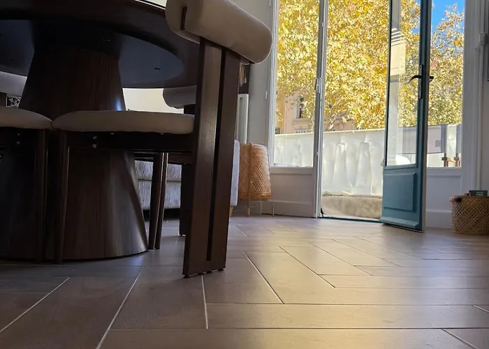 Premium Address For Trade Shows And Conferences In *